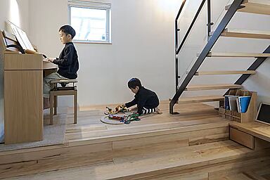 積水ハウス シャーウッド太田展示場の施工事例「3兄弟が仲良くのびのび。お家すべてが遊び場、学び場」の画像2