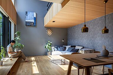 積水ハウス イズ長町展示場の施工事例「密集地のコンパクトな敷地でも、ゆったりリラックスできる3階建て」の画像1