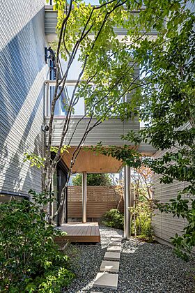 積水ハウス レグヌムコート市川展示場の施工事例「密集地のコンパクトな敷地でも、ゆったりリラックスできる3階建て」の画像4