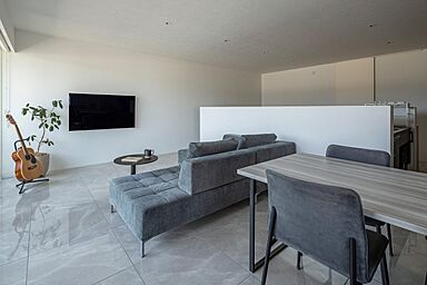 積水ハウス シャーウッド太田展示場の施工事例「美しい山々の稜線と、ホテルライクなインテリアを楽しむ上質空間」の画像1