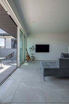 積水ハウス シャーウッド岡山問屋町テラス展示場の施工事例「美しい山々の稜線と、ホテルライクなインテリアを楽しむ上質空間」の画像2