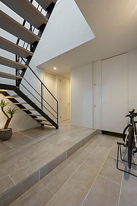 積水ハウス レグヌムコート市川展示場の施工事例「美しい山々の稜線と、ホテルライクなインテリアを楽しむ上質空間」の画像5