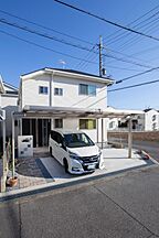 シンプルモダンスタイルの外観 住まいるプラスSANKENの事例画像