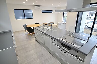 住まいるプラスSANKENの施工事例「キッチンが中心のおうち 【神和台モデルハウス】」の画像1