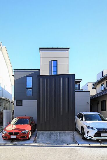 檜建設株式会社の施工事例「モノトーンの気品漂う、ウッドデッキのあるキュービックハウス」の画像