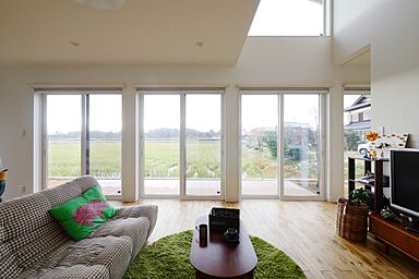 マキノのメタセコイア並木道にある会社 青谷建築工房の施工事例「【自然を五感で感じる】リビングから四季を楽しめる家」の画像1