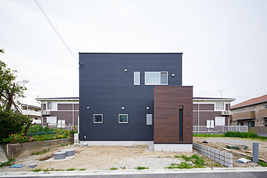 コージーホームの施工事例「黒色×外壁の家」の画像