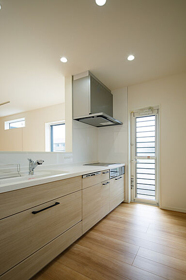 コージーホームの施工事例「濃紺色の都会的なお家」の画像3