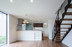 コージーホームの施工事例「ストリップ階段のあるお家」の画像1