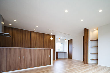 コージーホームの施工事例「造作家具をふんだんに使用したお家」の画像2