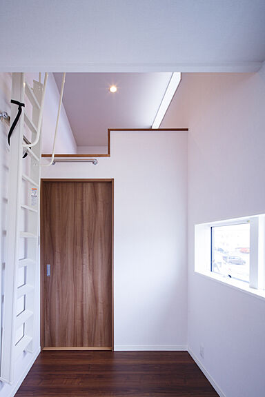 コージーホームの施工事例「造作家具をふんだんに使用したお家」の画像5