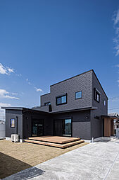 コージーホームの施工事例「シックで明るいお家で、のんびりデッキでくつろごう」の画像