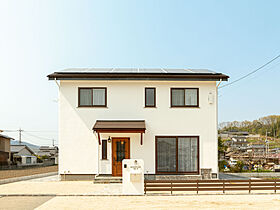 無添加住宅 コラボハウスの施工事例「子どもが自由に歩き回れる 絵本から飛び出したような家」のメイン画像