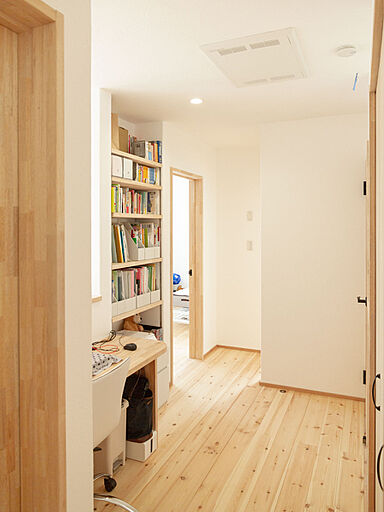 無添加住宅 コラボハウスの施工事例「子どもが自由に歩き回れる 絵本から飛び出したような家」の画像3