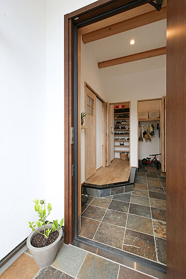 無添加住宅 コラボハウスの施工事例「モデルハウスと同じものが欲しくて作った石屋根の家」の画像1