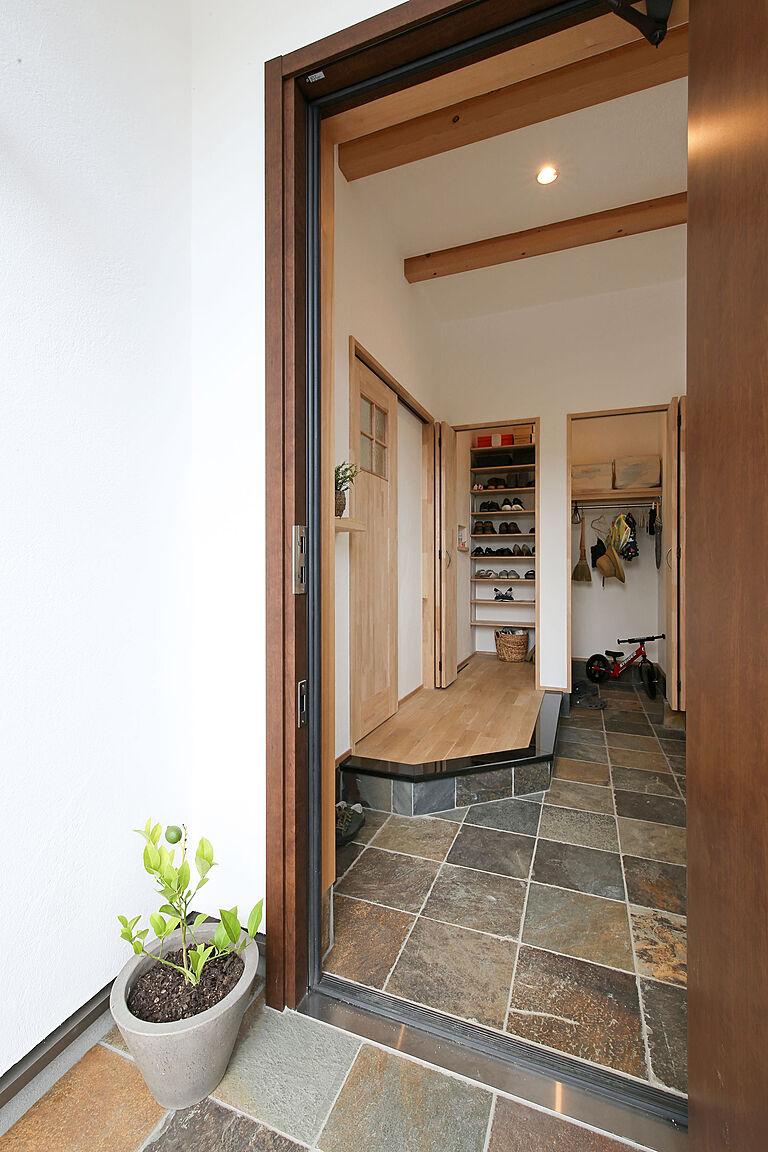 無添加住宅 コラボハウスの公式画像_玄関2