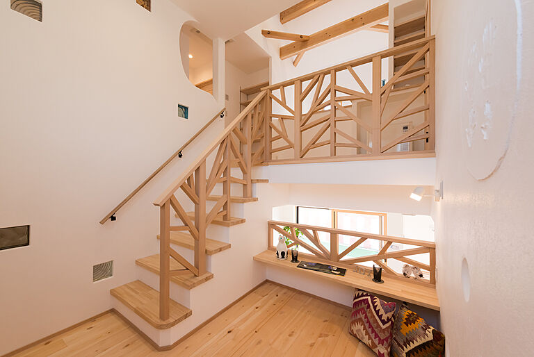 無添加住宅 コラボハウスの公式画像_階段2
