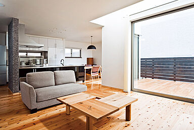 住友林業株式会社 長町モールサイドの施工事例「住宅密集地でも採光・通風たっぷりの家」の画像1