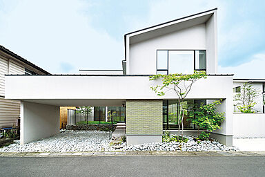 住友林業株式会社 長町モールサイドの施工事例「庭と室内をつなぐ大開口。子どもたちが元気に駆け回る家」の画像2