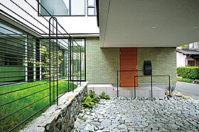 住友林業株式会社 長町モールサイドの施工事例「庭と室内をつなぐ大開口。子どもたちが元気に駆け回る家」の画像3