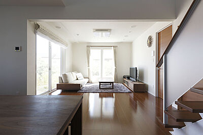 シンプルモダンスタイルのリビング 一条工務店 松山パル展示場の事例画像