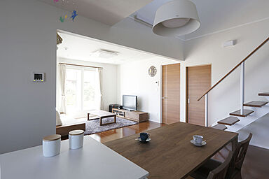 一条工務店 エコノハ仙台港展示場の施工事例「Lの形のLDKにテラスをプラスしたプラン」の画像2