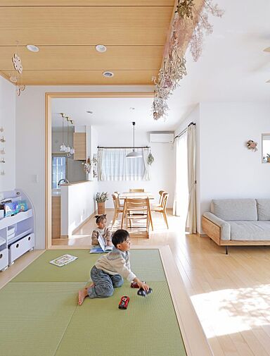 一条工務店の施工事例「リビングを家の中心に。家族とのつながりを考えたお家。」の画像1