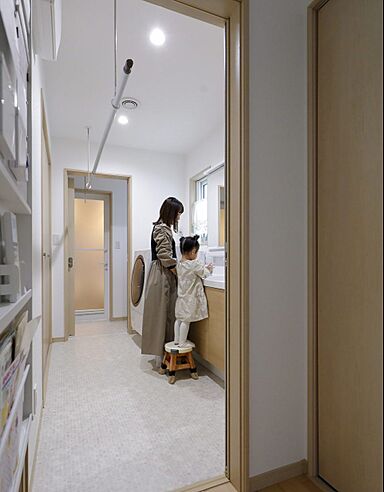 一条工務店の施工事例「リビングを家の中心に。家族とのつながりを考えたお家。」の画像3