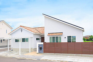 一条工務店 エコノハ仙台港展示場の施工事例「南欧風スタイルが映える平屋の暮らし。」の画像