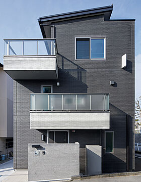 一条工務店 エコノハ仙台港展示場の施工事例「3階建てで叶えた、空間の贅沢づかい。」の画像1