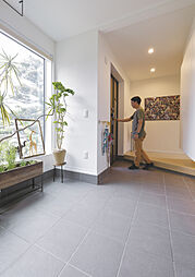 一条工務店 エコノハ仙台港展示場の施工事例「土間を広く、こだわりの趣味空間。」の画像