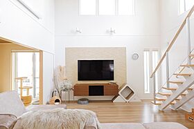 一条工務店 エコノハ仙台港展示場の施工事例「猫もよろこぶ暖かさ。大きな吹き抜けのある開放的な住まい」のメイン画像