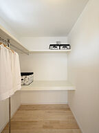 シンプルモダンスタイルの洋室 太陽住宅の事例画像