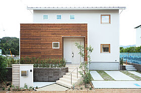 太陽住宅の施工事例「木をふんだんに使った住まい」のメイン画像