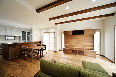 太陽住宅の施工事例「好きなものに囲まれて過ごす大人ナチュラル」の画像1