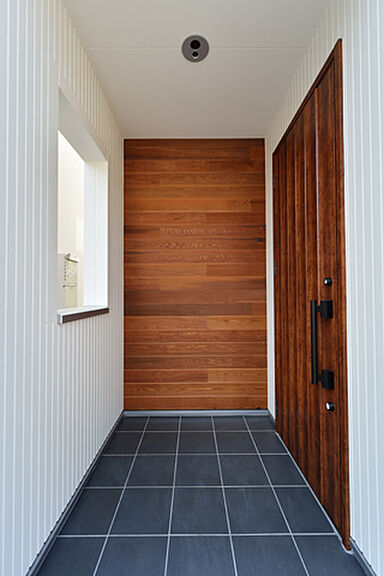 太陽住宅の施工事例「大型のスクエア窓が印象的な箱型の家」の画像5