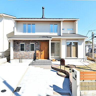 太陽住宅の施工事例「薪ストーブのある家」の画像