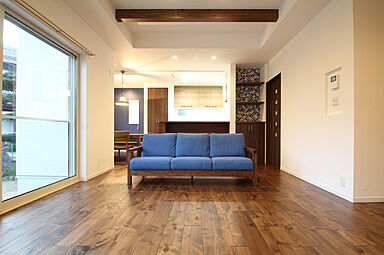 太陽住宅の施工事例「木とモザイクタイルの家」の画像1