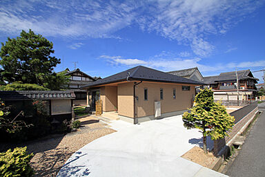 太陽住宅の施工事例「丸太梁のある家」の画像