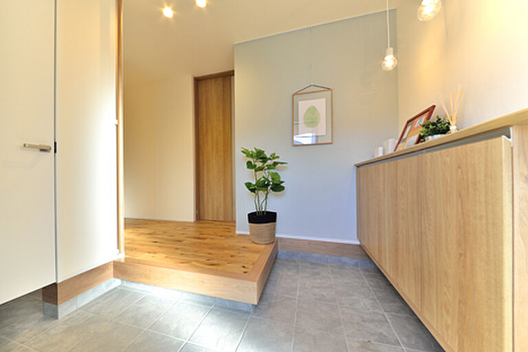 太陽住宅の公式画像_玄関5