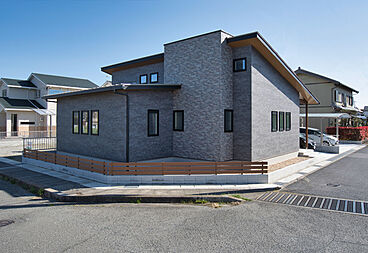 太陽住宅の施工事例「勾配天井のある平屋」の画像