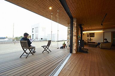 ポラスグループ ポラテック株式会社 ポウハウスの施工事例「茨城県神栖市 ウッドデッキのある「斜」の家」の画像