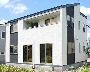 株式会社サンクリエイトホームの施工事例「南に大窓を配した日差したっぷりの家」の画像