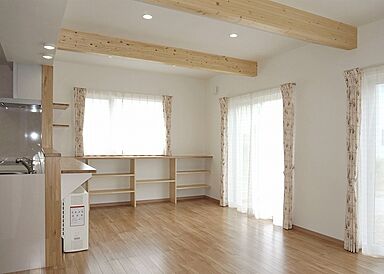 株式会社サンクリエイトホームの施工事例「南に大窓を配した日差したっぷりの家」の画像2