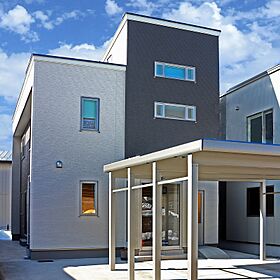 株式会社サンクリエイトホームの施工事例「小屋裏3階と雪に強いカーポートのある家」のメイン画像