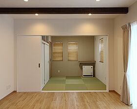 株式会社サンクリエイトホームの施工事例「収納たっぷり♪ホワイト基調にダーク系がポイントのオール電化住宅」の画像2