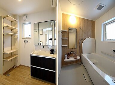 株式会社サンクリエイトホームの施工事例「収納たっぷり♪ホワイト基調にダーク系がポイントのオール電化住宅」の画像6