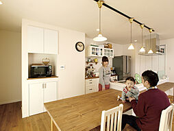 株式会社 田舎暮しの施工事例「造作キッチンで北欧カフェ気分の平屋」の画像