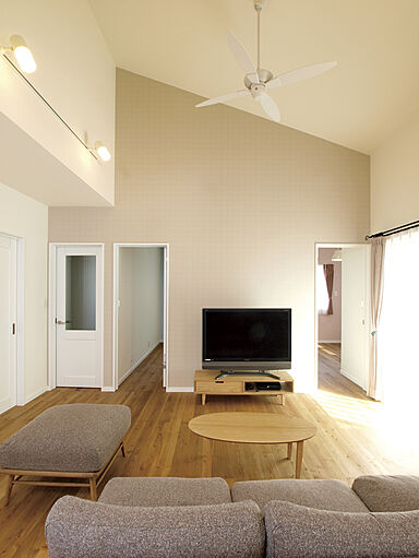 株式会社 田舎暮しの施工事例「造作キッチンで北欧カフェ気分の平屋」の画像2