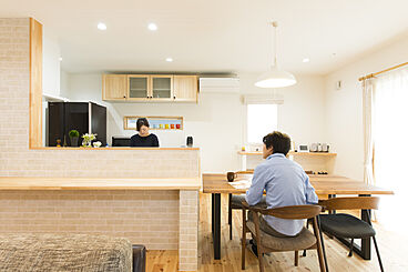 株式会社 田舎暮しの施工事例「中2階!スキップフロアと吹抜で演出された開放感のある家」の画像